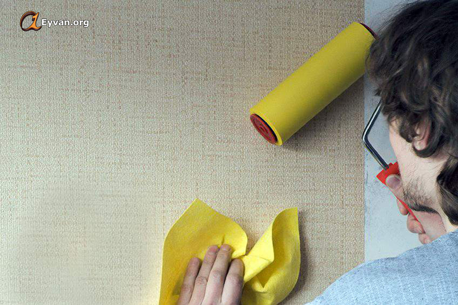 زرد شدن کاغذ دیواری و نحوه رفع آن